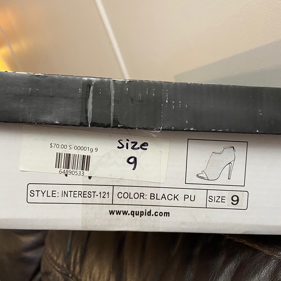 Gold Accented Heels - Picture 4 of 4